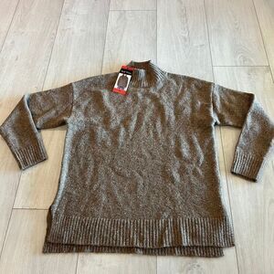 Well worn womens sweater size m